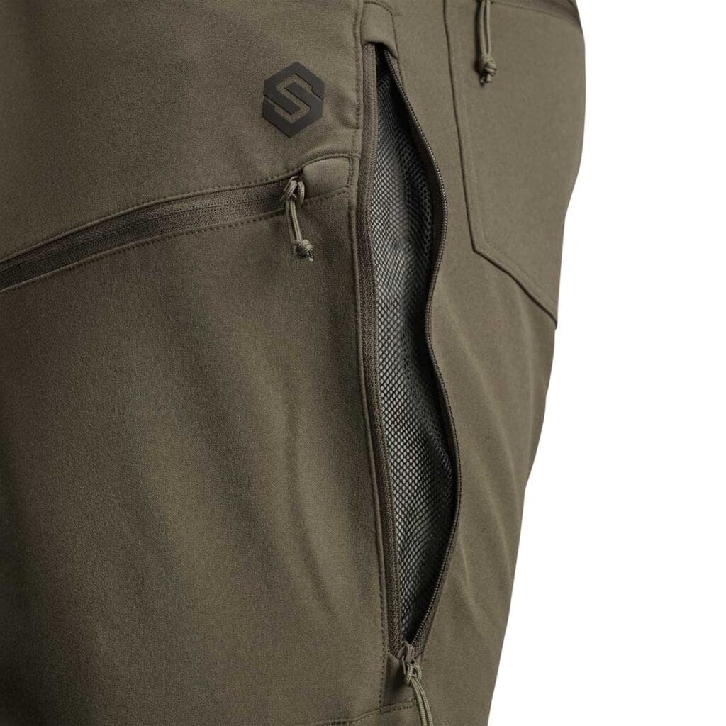 Side-seam vent zippers 