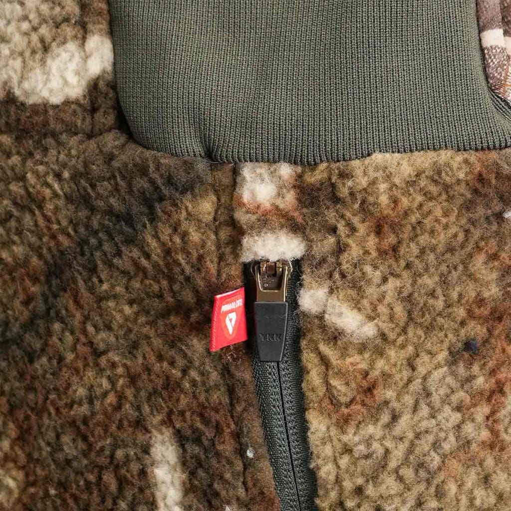 Berber fleece core fabric with ultra-quiet fleece extremities